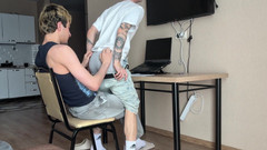 Ethan Lestray: Ten chlap odvedl svého nevlastního bratra z jeho lekcí, olizuje...