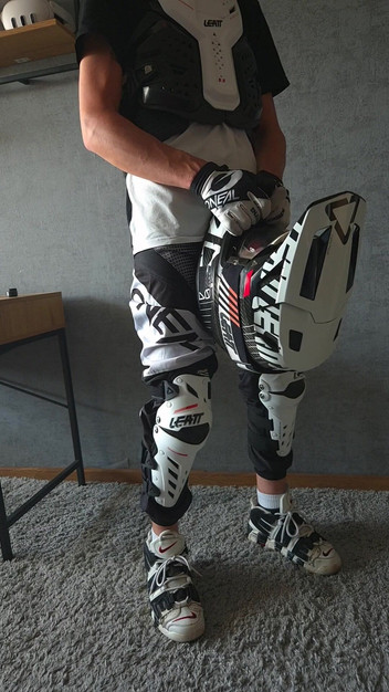 Sneakersmax98: Tarte à la crème sur mon Mxhelmet