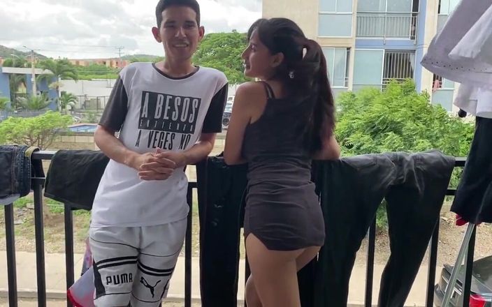 ANDREINA: Je donne mon lait à mon jeune demi-frère et il adore ça