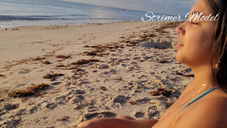 Strimermodel: Sneeze vacaciones en la playa