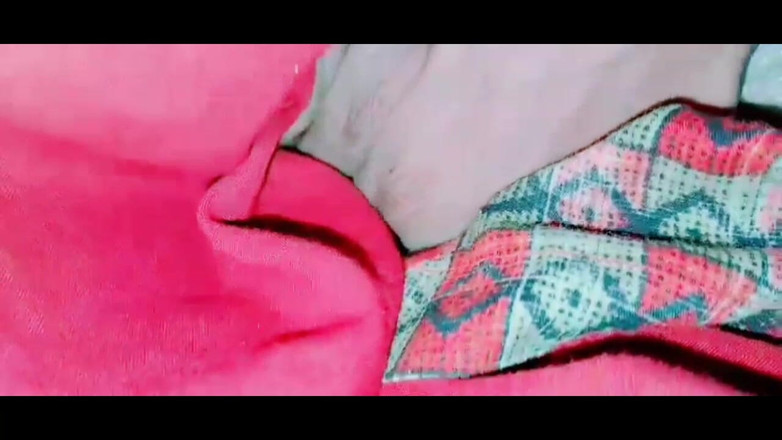 TricolorMusic3: Thuis, masturberen tijdens het kijken naar de video op haar...