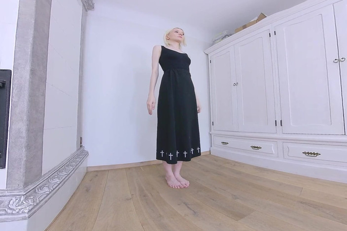 FeelMeVR: Ingrid Swedish Skinny Teengirl Poses Nude in Casting