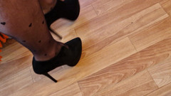 Milosbroz: Sexy Trio Vysokych Podpatku, Tajně Chodim V Jejich Punčocháčich a...