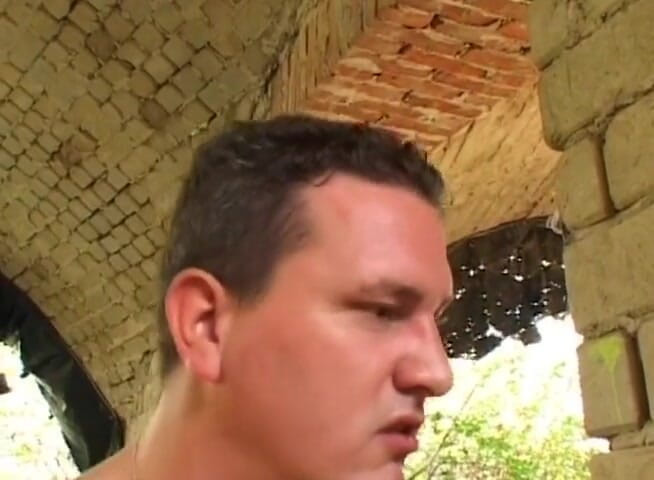 Gilfy Pleasure: Cycata dojrzała zostaje analnie wkręcona na zewnątrz przez szczęściarza