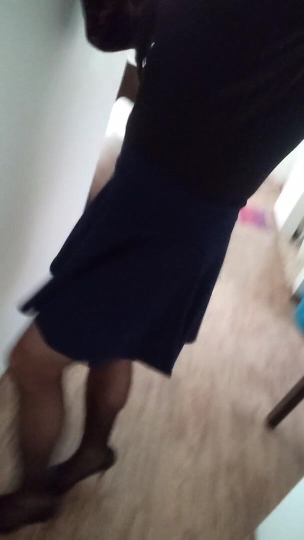 Andrea Travesti Bogota: Shemale walking and touching herself