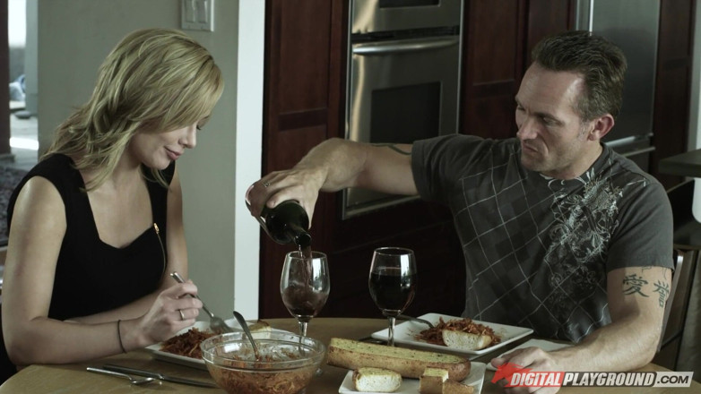 DigitalPlayground: Digitalplayground - Kayden Kross avale une grosse dose de sperme et...