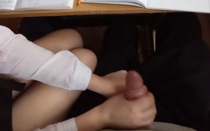 SweetAndFlow: O elevă a supt pula în clasă în fața profesorului