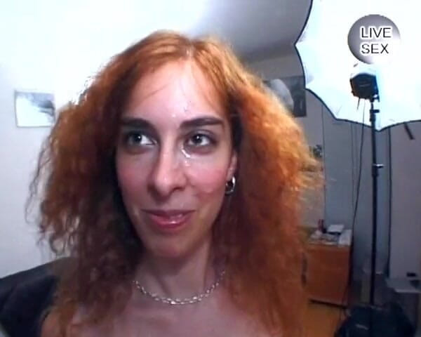 Busty German Sluts: 巨乳のドイツの赤毛は彼女の顔を精液で覆いました