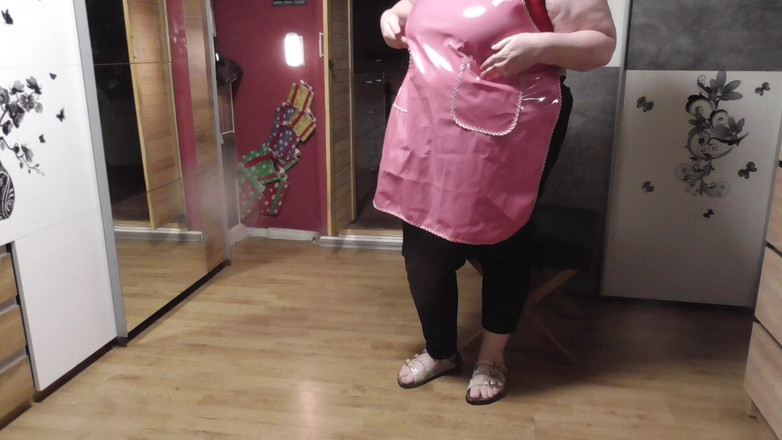 tammara big: V gumové zástěře splhlcuji pantofle