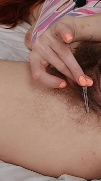 Saya bermain dengan rambut saya.