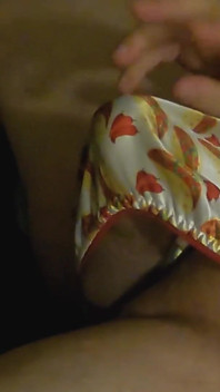 Satin taco thong bulge chơi giật & xuất tinh