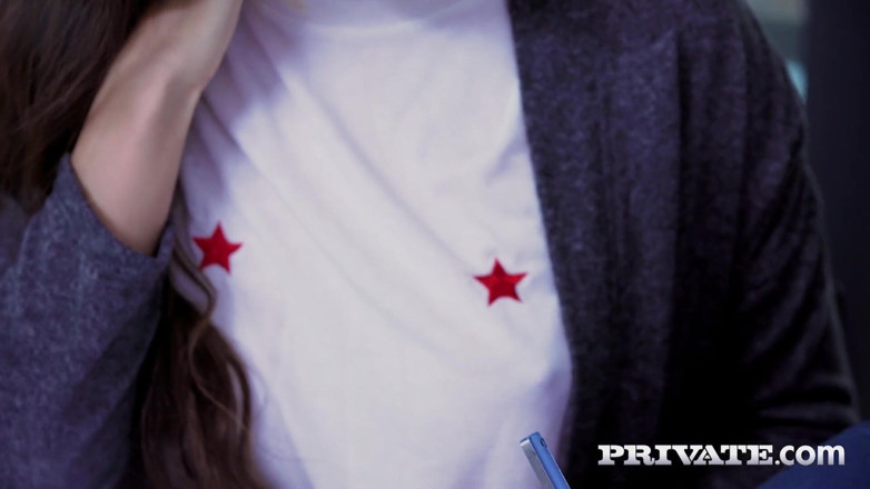 Private.com: Aruna Aghora se učí francouzsky se svým sexy učitelem Anthony...
