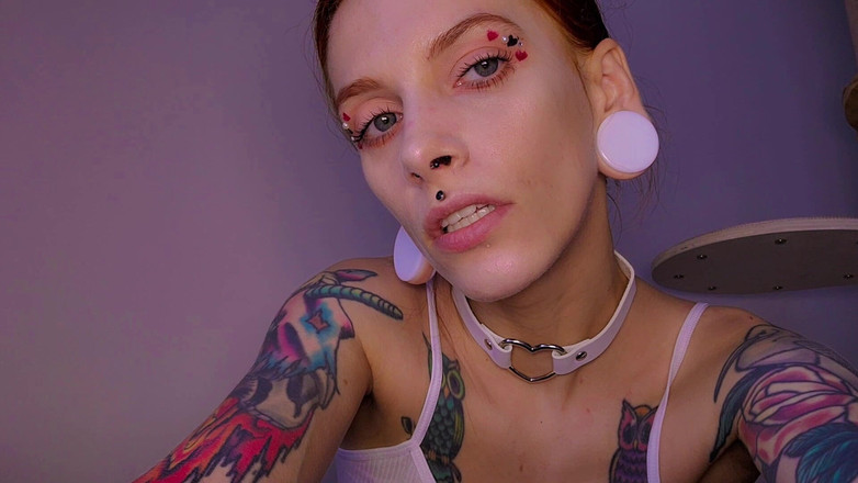 TattoedGirl666: Bella Troia Mostra Il Suo Bel Viso