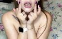 Katy Milligan: Показ середнього пальця під час мастурбації