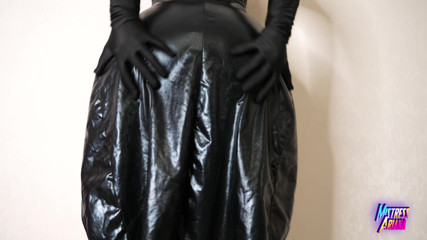 Mistressa Riana Cruel: Do you want to be between my legs and work...