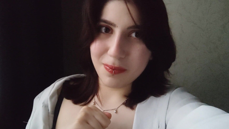 Marie_Purr: 害羞但太饥渴了...炫耀我的大屁股并自慰
