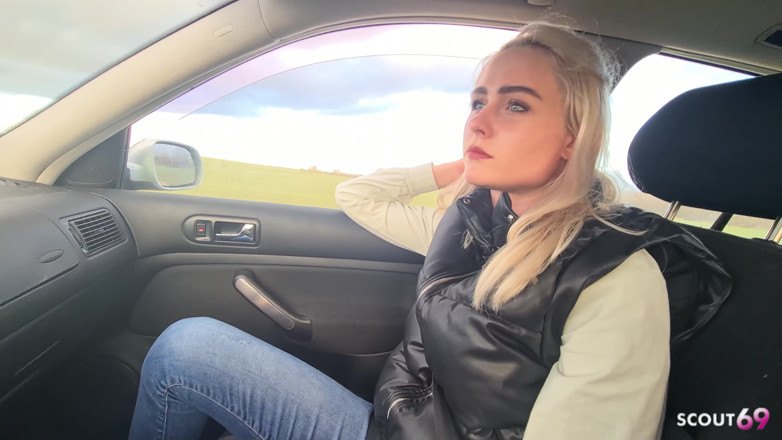 Scout69: Deutsche blonde anhalterin abgeholt und bekommt riskanten pOV-outdoor-fick im auto