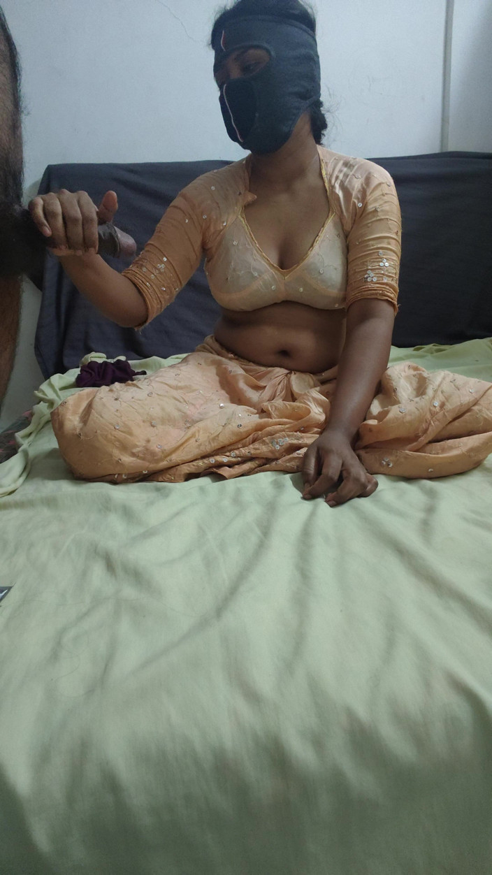 Cute queen: Noaptea hotelului: Soția Desi Tanya Bhabhi îl fute pe șeful soțului