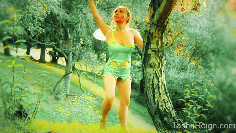 Tasha Reign official studio: Tasha Reign com peitos de fada