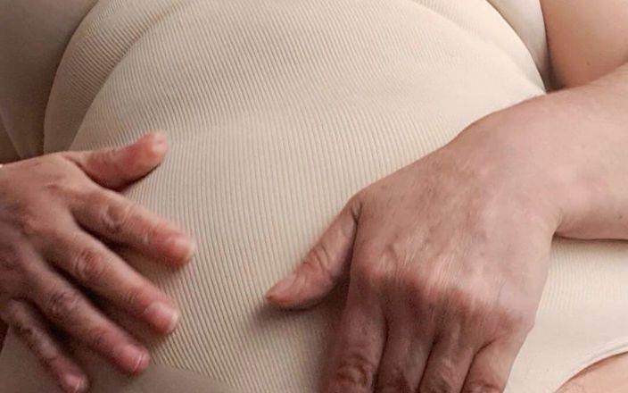 Mommy big hairy pussy: Al marido le gusta ver tetas