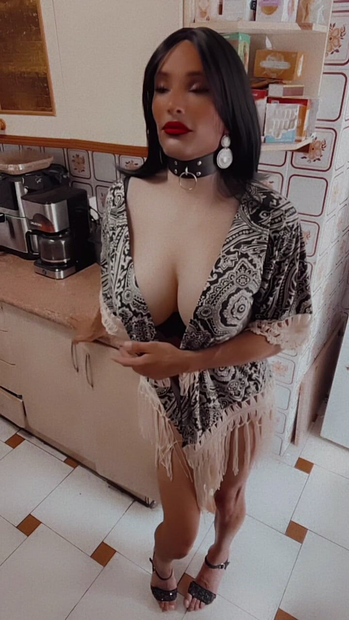 Sissy Slut Brianna: Privești asta ca și cum ar fi răspunsul. Nu este. Răspunsul...