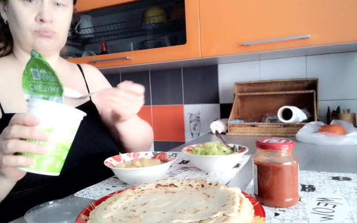 VikkiGeorgia: 我正在吃