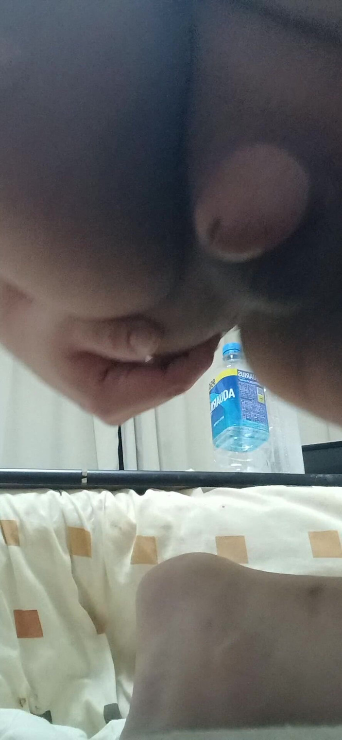 kei chan: 在按摩肛门时射精