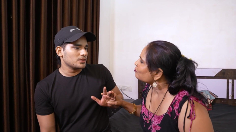 Aaka: Sexo romántico hardcore indio con Coustmer India caliente