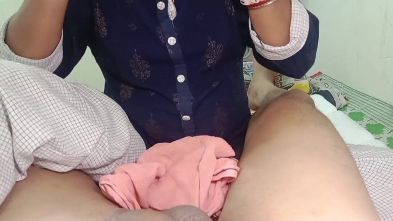 Real Couple 203: Desi bhabi gioca e cavalca il cazzo della sua amica...