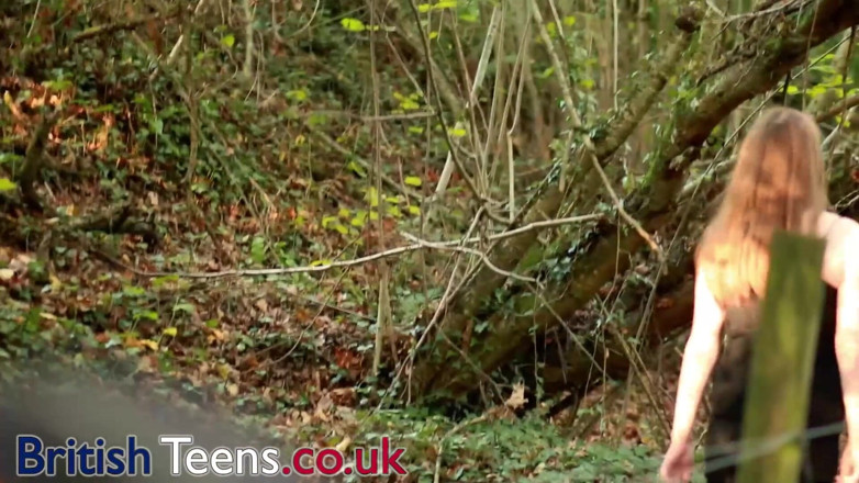 British Teens: 18 saal ki hot aautdor hastamaithun kar rahi hai