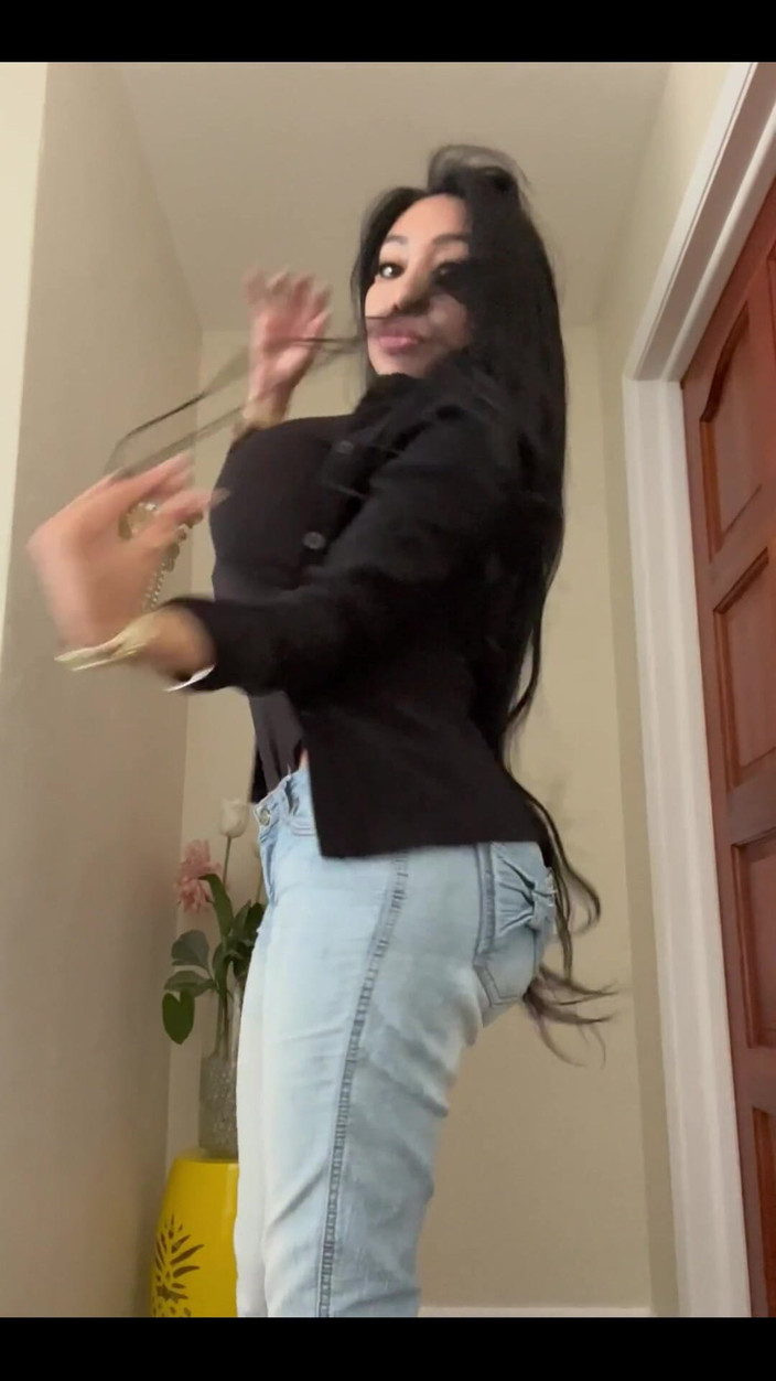 Anakaliyah: Big Titty
