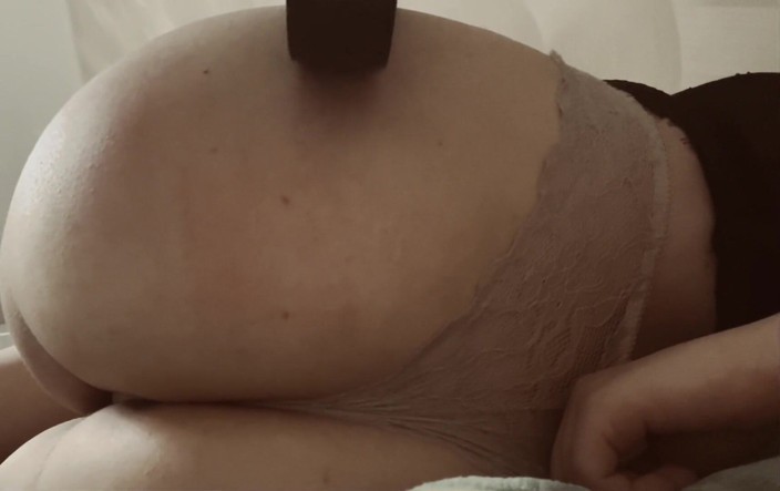 StasyBoo: Teen con un gran culo cerca un grosso cazzo