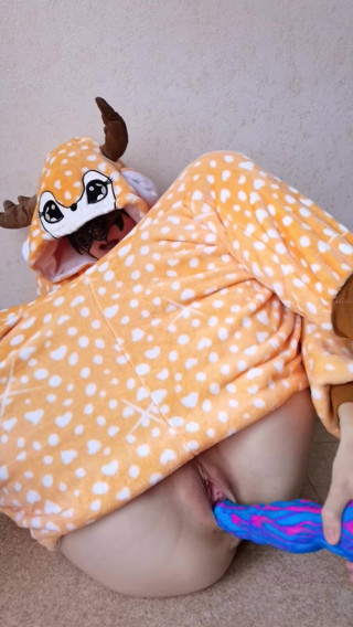 SweetWetElla: Horny big ass fawn craves a huge dragon cock. - SweetWetElla