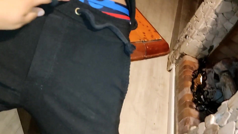 ALISONGONZALEZ26: Pantatku dirobek setelah kalah main biliar, mereka bikin aku muncrat...