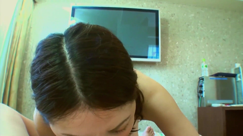 Radical Asian: giapponese fidanzata lecca il culo e succhia -poV porno