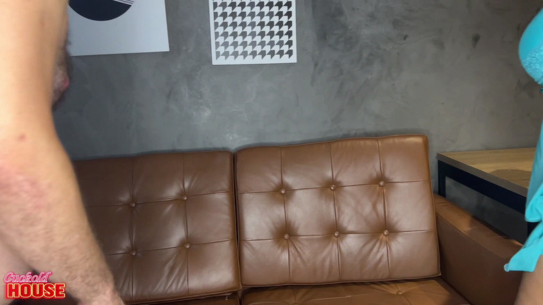 CuckoldHouse: Заміжня жінка plus-size займається інтенсивним сексом у груповусі з фістингом