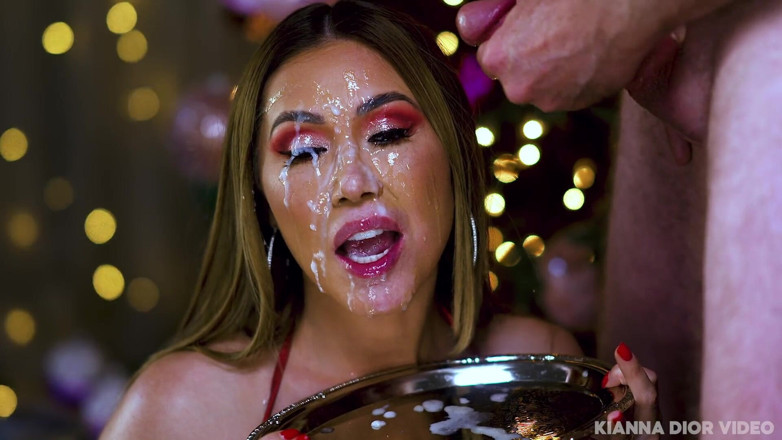 DarkkoTV: Kianna Dior mevrouw Claus kerstspermaslet met Jonni Darkko