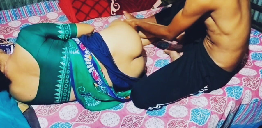Teensex: Horny Bhabi with Beautiful Sharee Wants Devar to Fuck