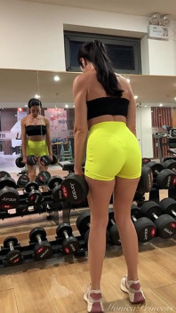 Horny Fitness Babe: Close-up Ass Workout