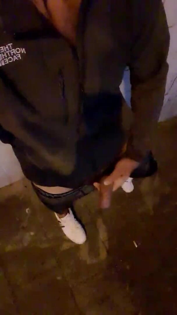 Slutboyben: Slutboyben Cam4 Pornoqueen Benjamin Xposeing at Night Public