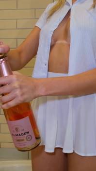 Gotowi pop my cork i ring w Nowym Roku razem?