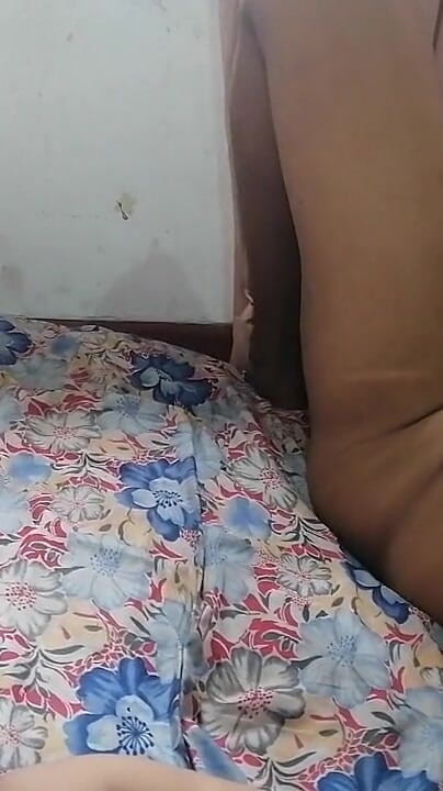 Tina Baby: Une femme de ménage indienne, partie 2, vient secrètement baiser par...