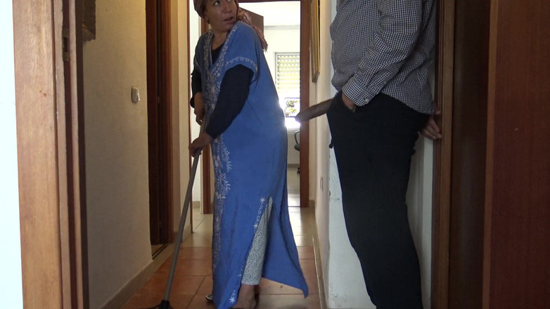 Souzan Halabi: 戴穆斯林头巾的阿拉伯女仆大黑