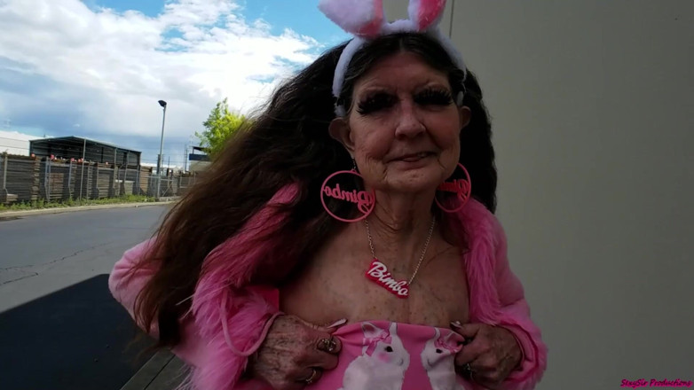 Sexy Sandra N Sir Christopher: Lapin de Pâques 2024, taquinage anal