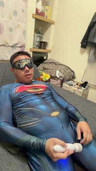 Superman gemuk sedang musim semi