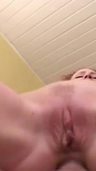 Audrey hollander beendet ihre solo-szene, indem sie anal hat und doppelpenetration filmt