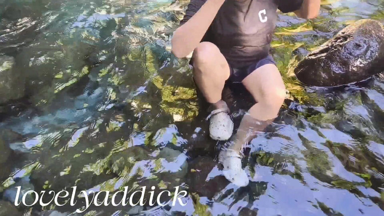 Lovelyaddik: Купавшись в холодной воде реки