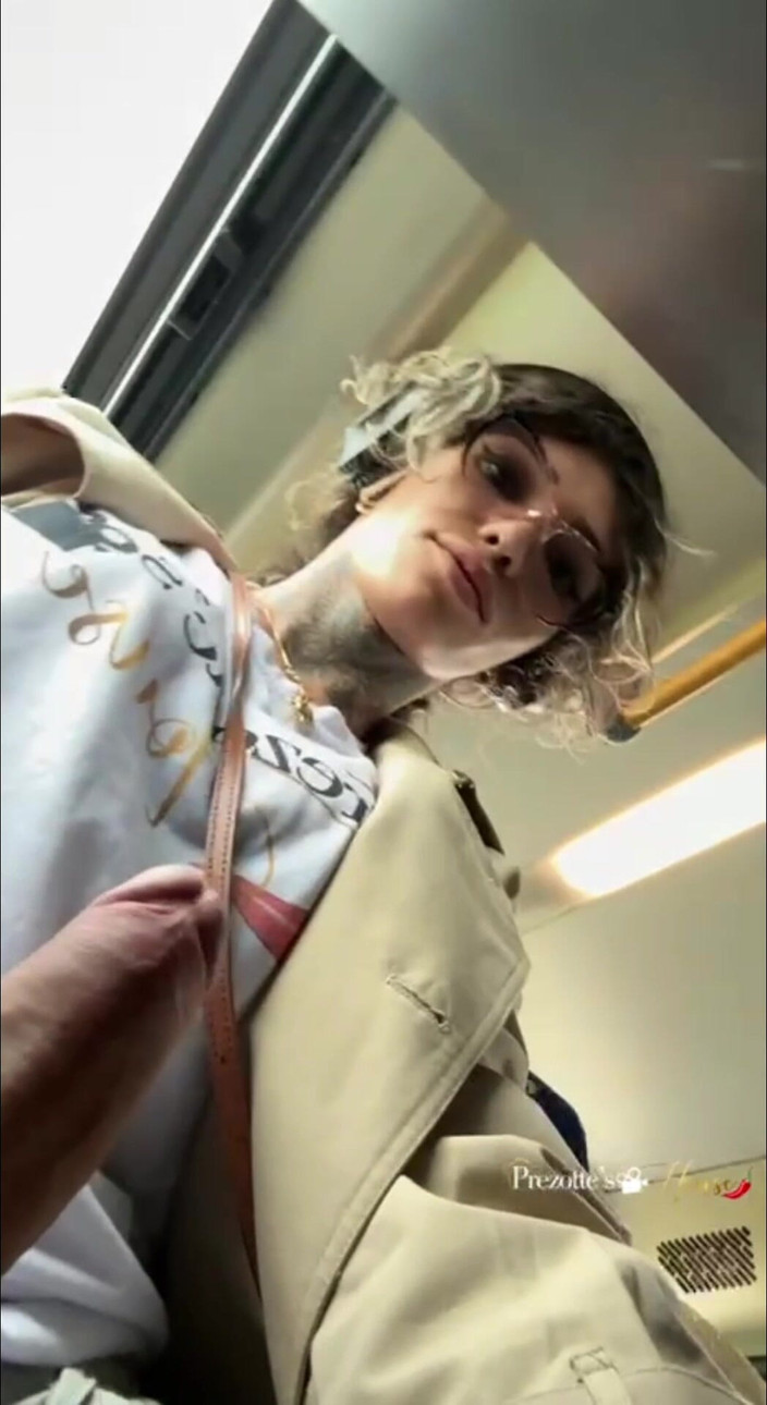 Prezottes_House: Jaký výstřik, lol Sabrina dává dobrý výstřik uvnitř autobusu, zatímco...