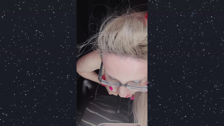 FinDom Goaldigger: Asmr asmr mulut banci dientot pakai strap-on sampai lubangnya menganga...