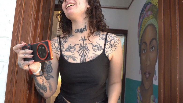 Keilafilms: Kamarád nás špehuje, zatímco šukáme a zveme ji